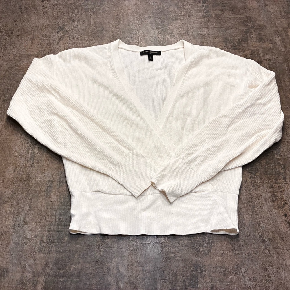Banana Republic Cream V-Neck Sweater - small